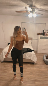 Knee cutout leggings